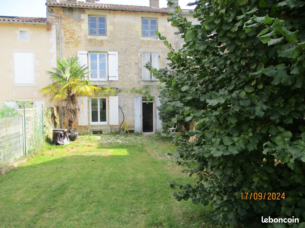 Maison 7 pièces 140 m² · à Valence-en-Poitou · 140 m² · 750 €/mois