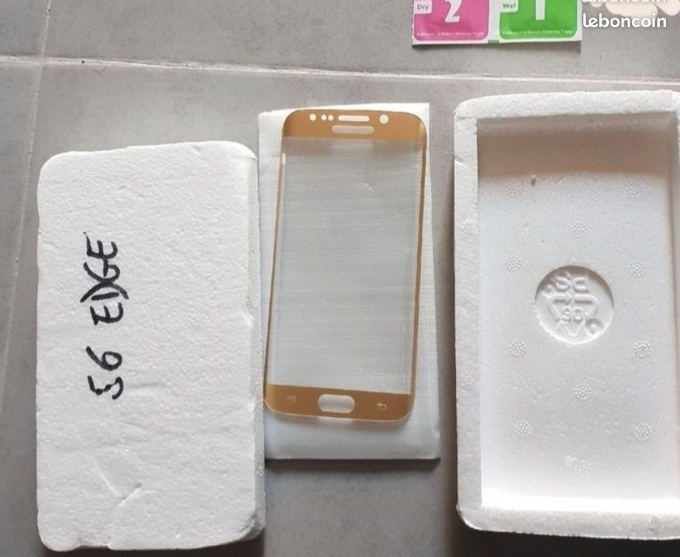 Verre trempé jaune dorée Samsung s6 edge
NEUF (image 1)
