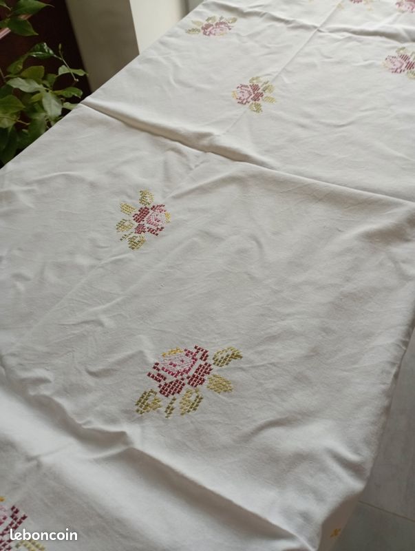 Nappe Brodée Main + 12 Serviettes – Coton Blanc 152x225 – Neuf Sans étiquette