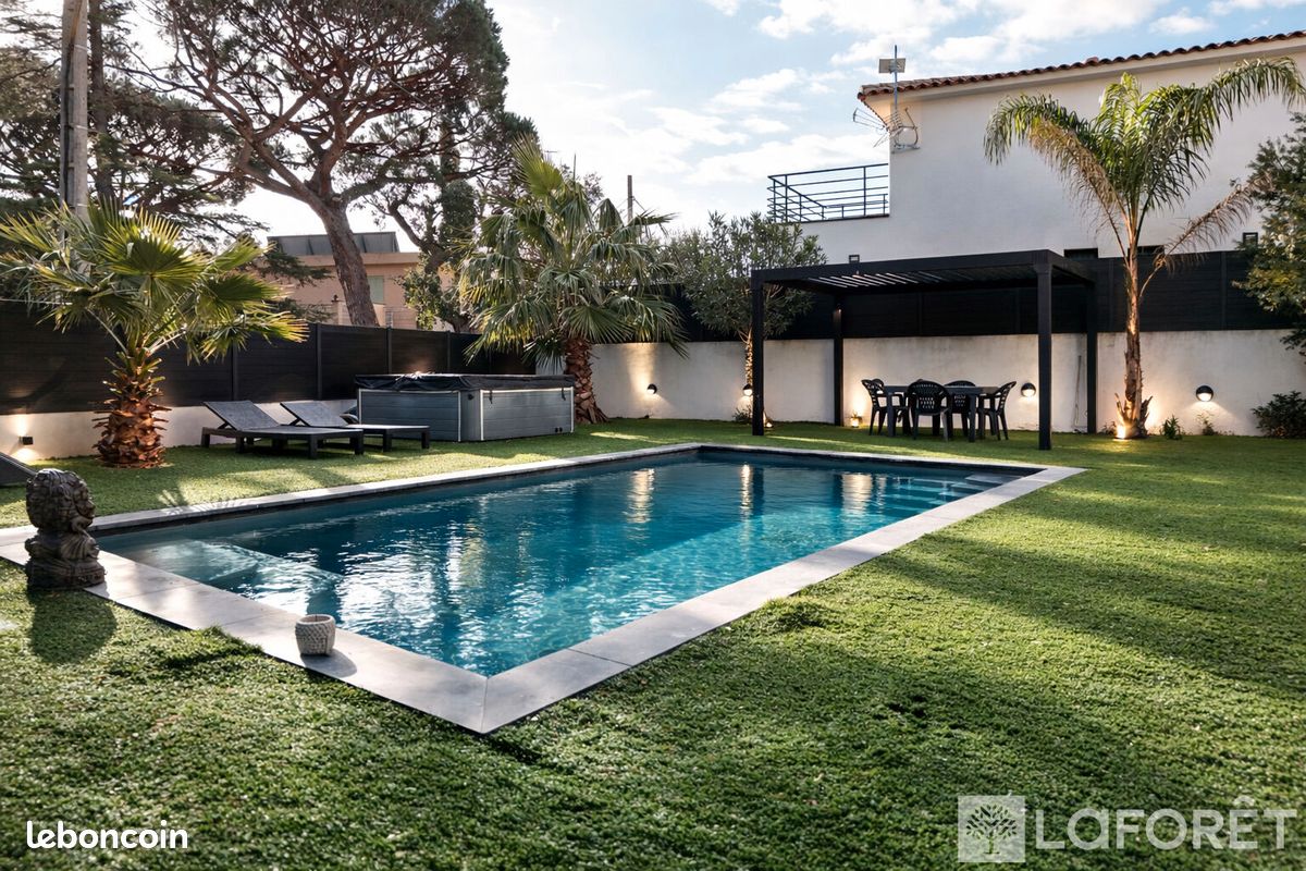 Maison 6 pièces 160 m² · à Fréjus · 160 m² · 899 000 €