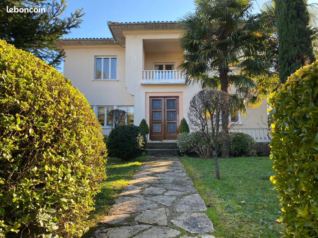 Maison 7 pièces 210 m² · à Villeneuve-sur-Lot · 210 m² · 199 900 €