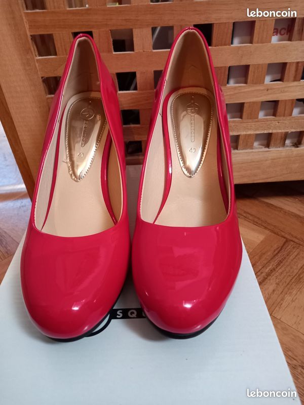 Chaussures rouges NEUVES T 40 (image 2)