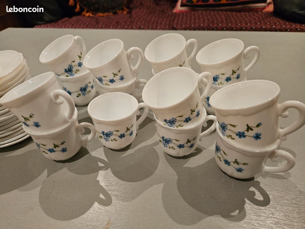 Verres avec carafe Arcopal Veronica Myosotis dépareillés, service de verres vintage à fleurs bleues, vaisselle française - France Verres avec carafe Arcopal Veronica Myosotis dépareillés, service de verres vintage à fleurs bleues, vaisselle française - France