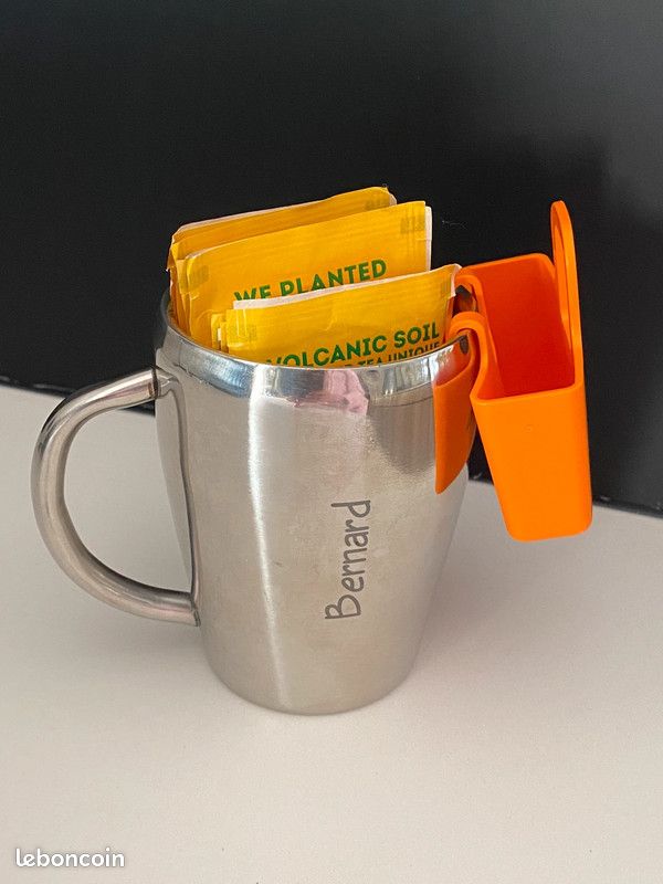 Mug personnalisé en acier et thé (image 1)