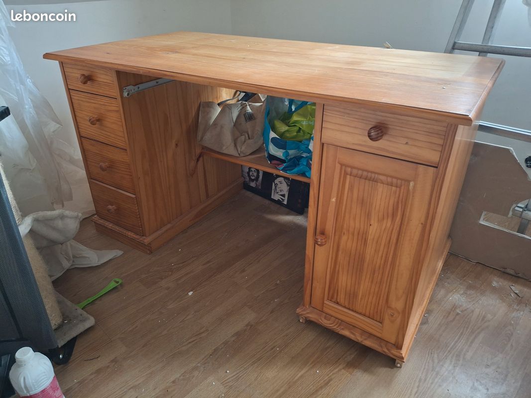 Bureau (image 1)