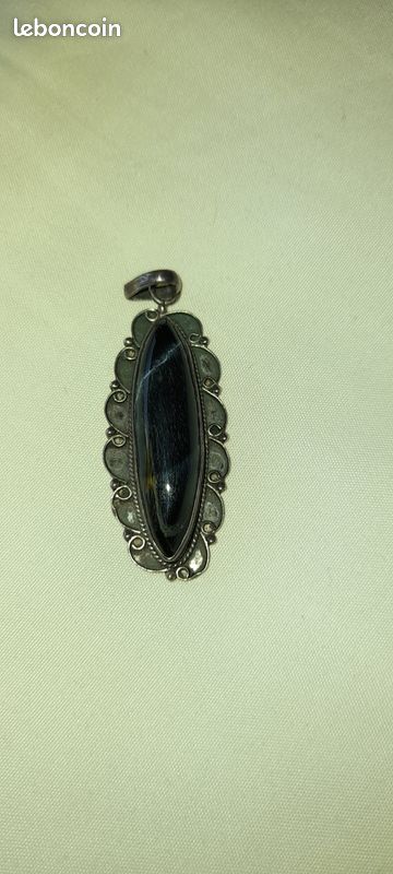 Medaillon en pierre labradoride et sertissage en argent (image 1)