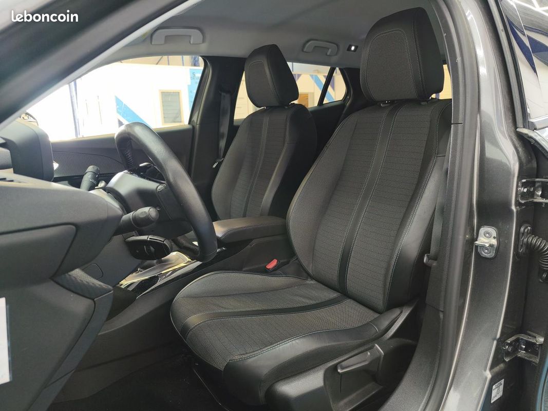 PEUGEOT 2008 1.2i ESSENCE 12V S&S 100 CV Allure Pack / KEYLESS / SUIVIE COMPLET / GPS / CAMERA RECUL / GARANTIE (image 8)