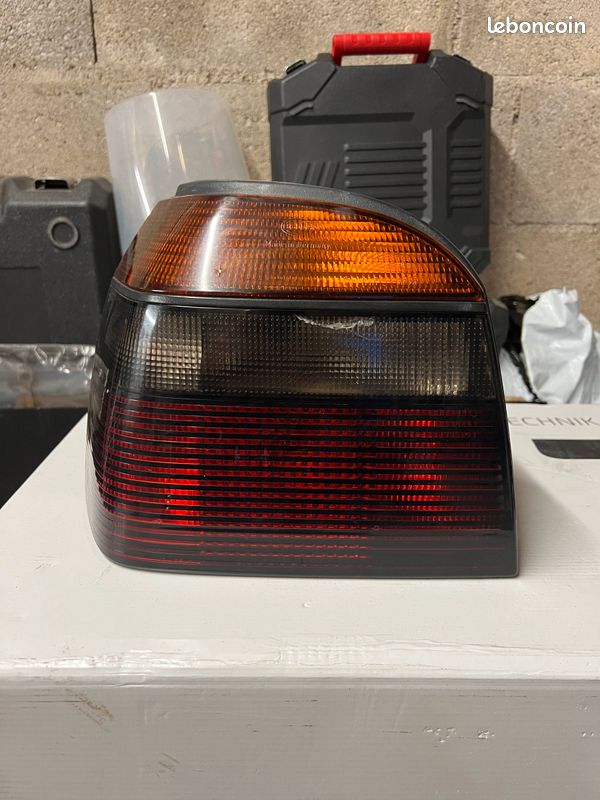 Feu arrière golf 3 complet (image 1)