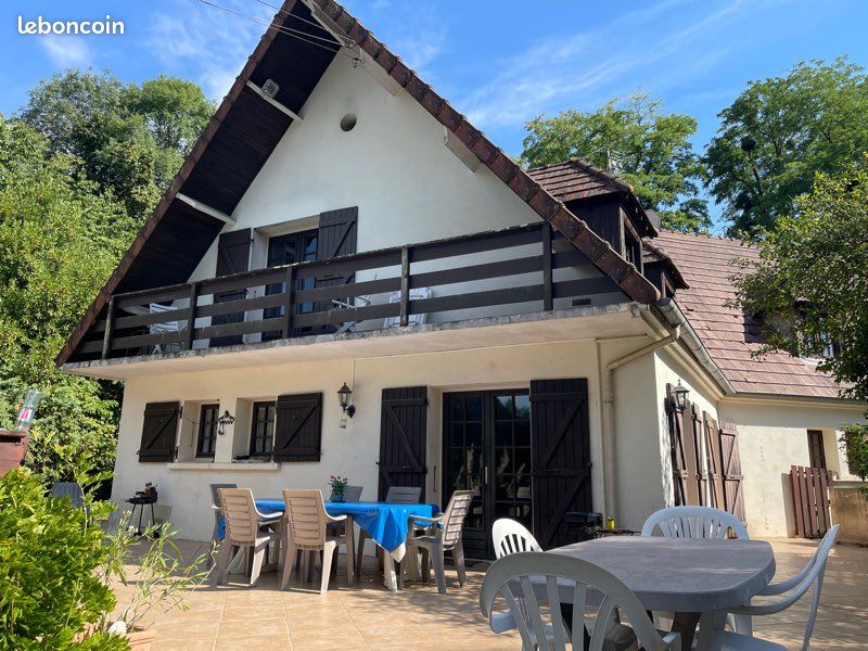Maison 10 pièces 261 m² · à Saint-Martin-d'Heuille · 261 m² · 190 000 €