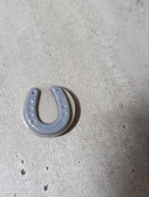 Fève porte-bonheur en forme de fer à cheval collection 2014 (image 2)