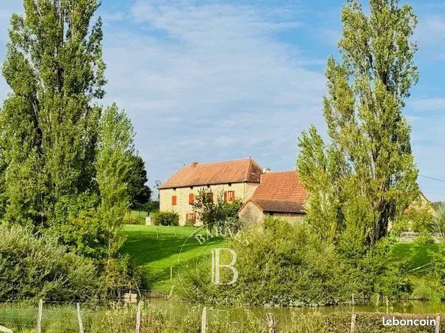 Maison 8 pièces 237 m² · à Saint-Christophe-en-Brionnais · 237 m² · 495 000 €
