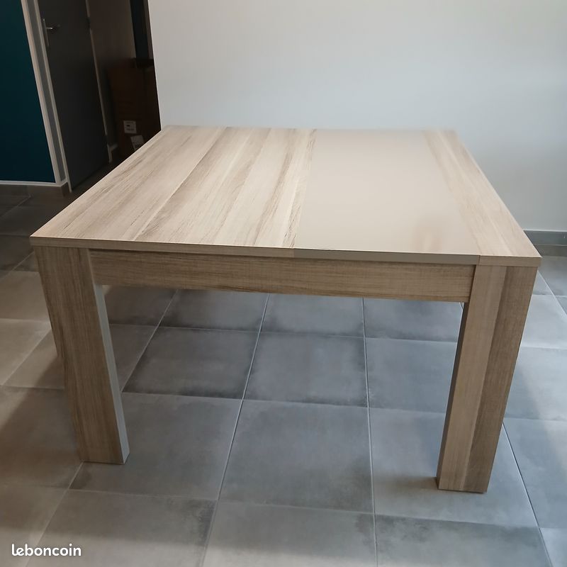 Table carrée (image 2)