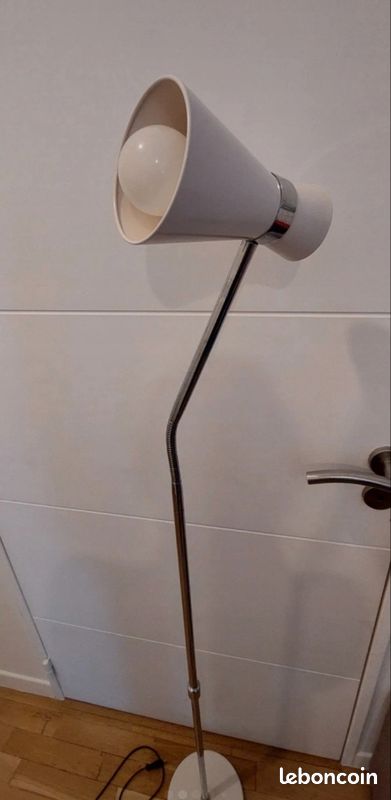 Lampe liseuse sur pied
ℹ️ REMISE E (image 2)