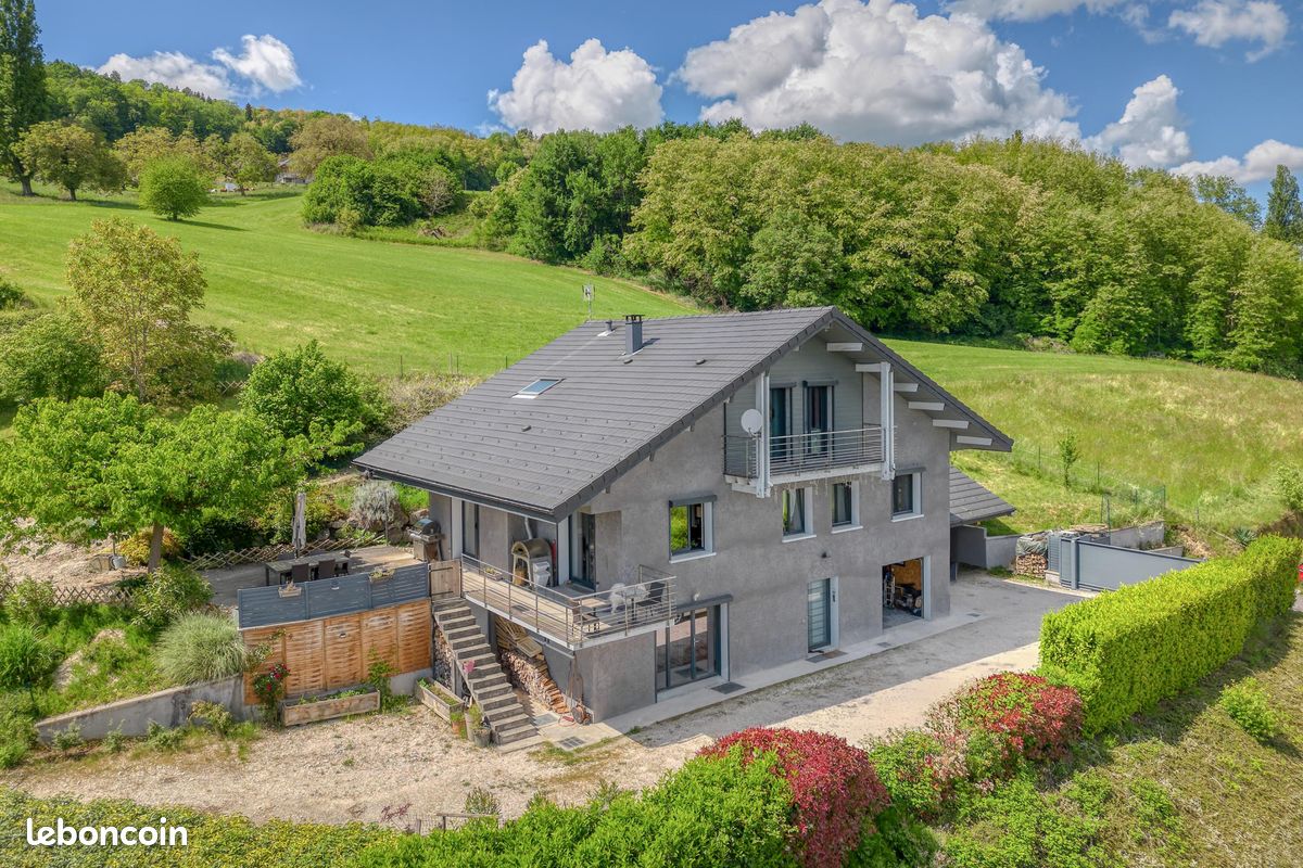 Maison 7 pièces 226 m² · à Entrelacs · 226 m² · 729 000 €