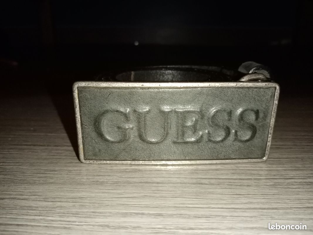 Ceinture GUESS en bon état (image 2)