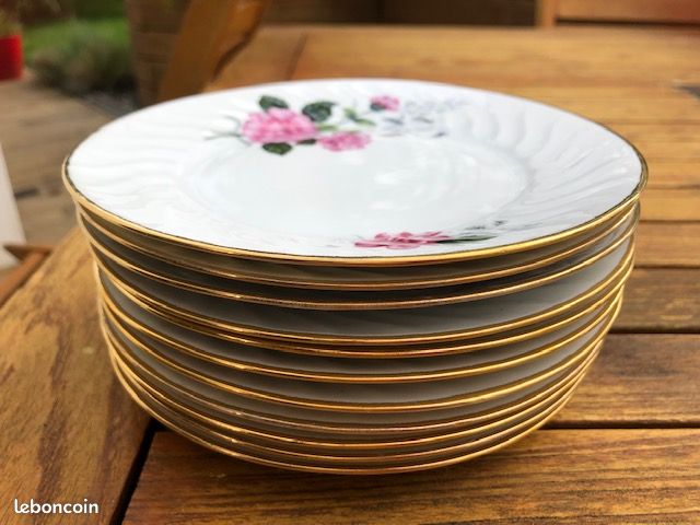 Service à dessert: 1 plat et 11 assiettes porcelaine décor fleuri et liseré or (image 2)