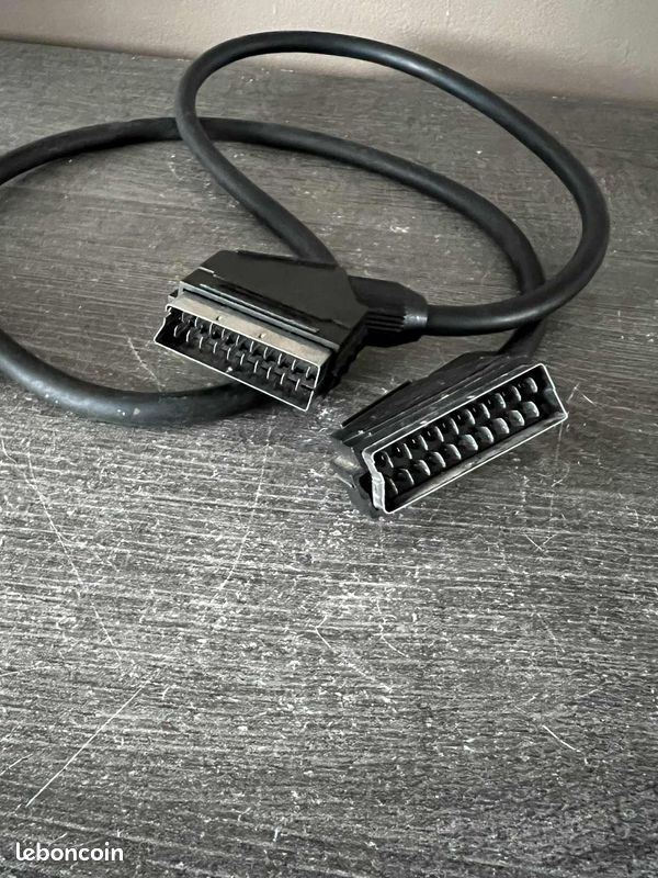 Câble Péritel (SCART) mâle/mâle 1m - Très bon état (image 1)
