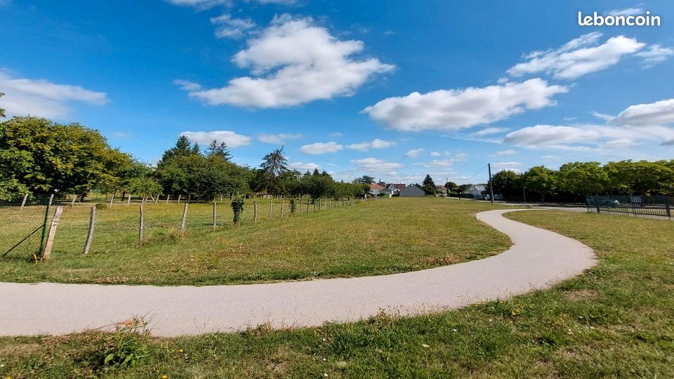 Terrain 684 m² · à La Croix-en-Touraine · 67 000 €