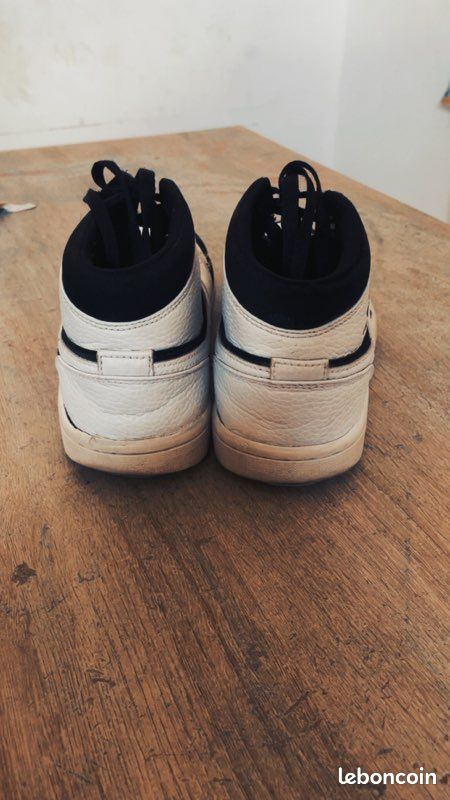 Air Jordan noir et blanc (image 1)