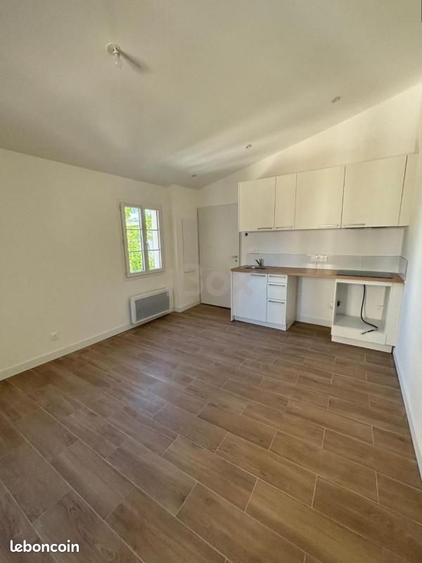 Appartement 1 pièce 19 m² · à Carqueiranne · 19 m² · 517 €