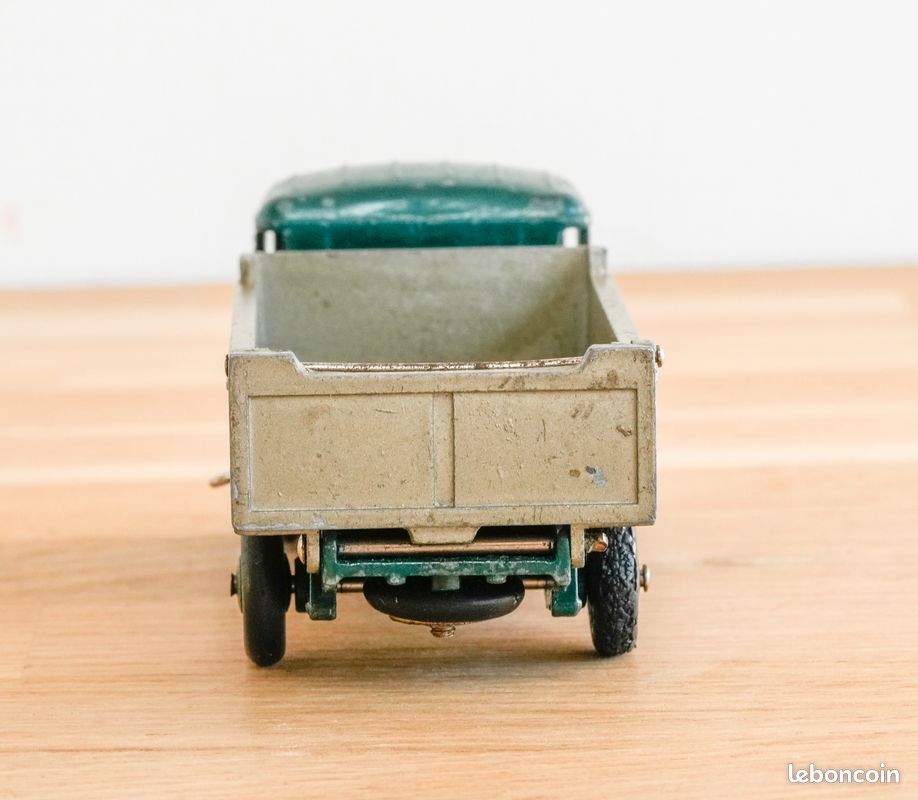 Dinky toys F n° 33 B camion Simca cargo benne basculante jamais