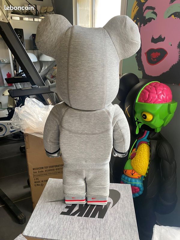 Bearbrick NIKE TECH FLEECE N98 1000% 70cm edition 2023 sold out