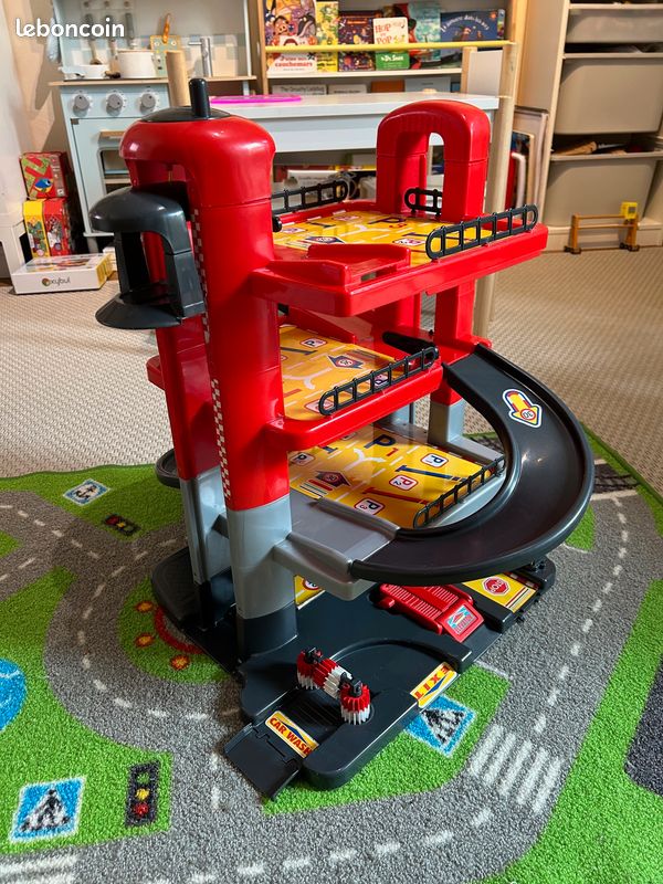 Moltó Parking De 4 Plantas Verde