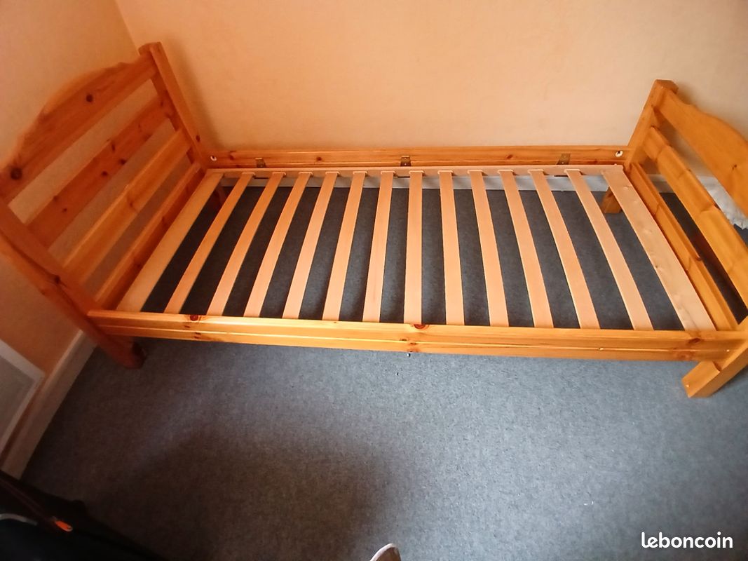 Lit en bois (image 1)