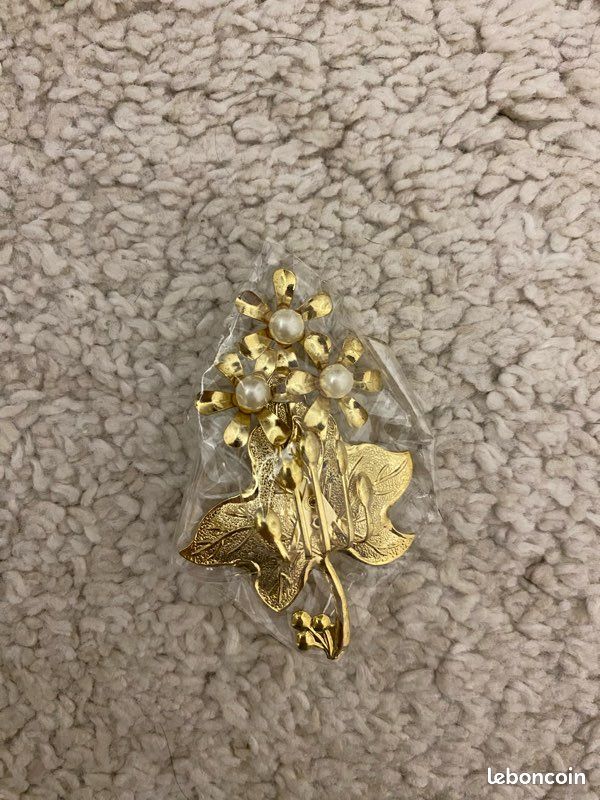 Lot De Broches Vintage Dorées Avec Perles - Occasion, Style Rétro