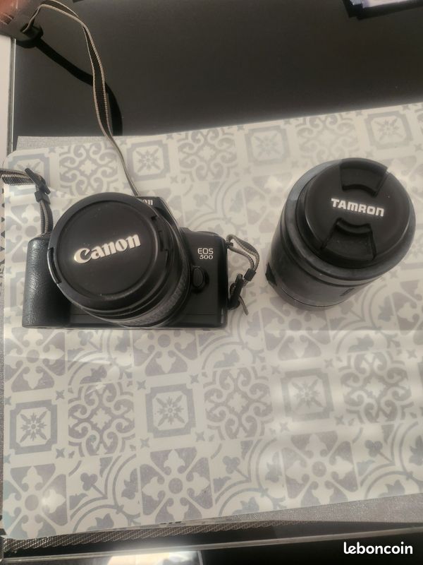 Appareil photo Canon EOS 2000 D avec objectif et sacoche (Neuf avec