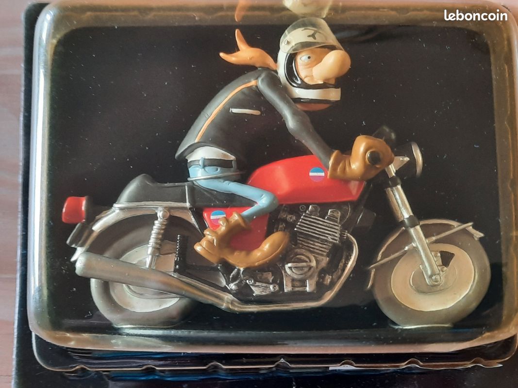 MOTO GUZZI V7 Special 1971 Joe Bar Team Solido 1/18 Bike Avec Personnage EUR 36,50 - FR