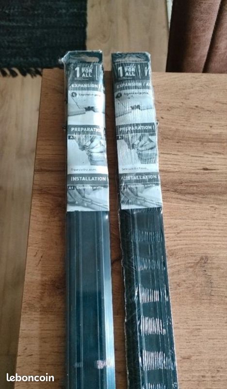 2 seuils de porte
Etat neuf
Couleur chêne
930 mm (image 3)