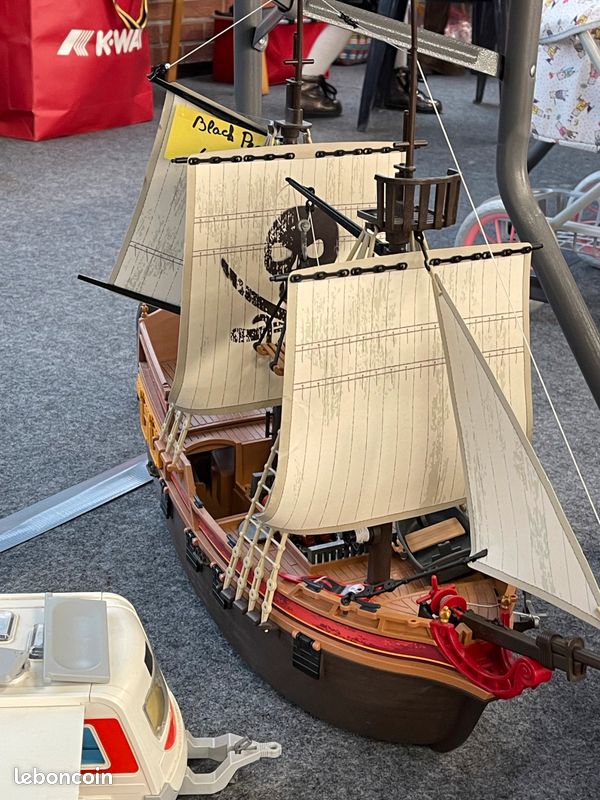 Bateau de pirate play mobile (image 1)