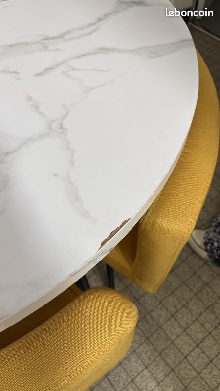 Ensemble table ronde + 4 chaises – Jamais utilisé (image 3)