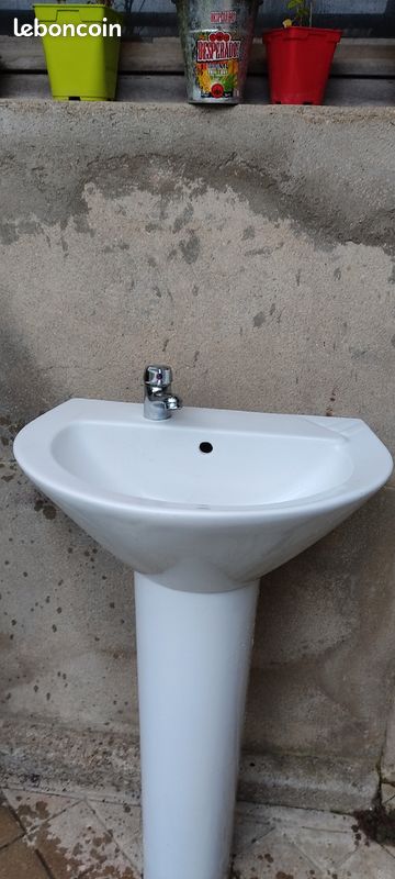 Lavabo auto portant (image 1)