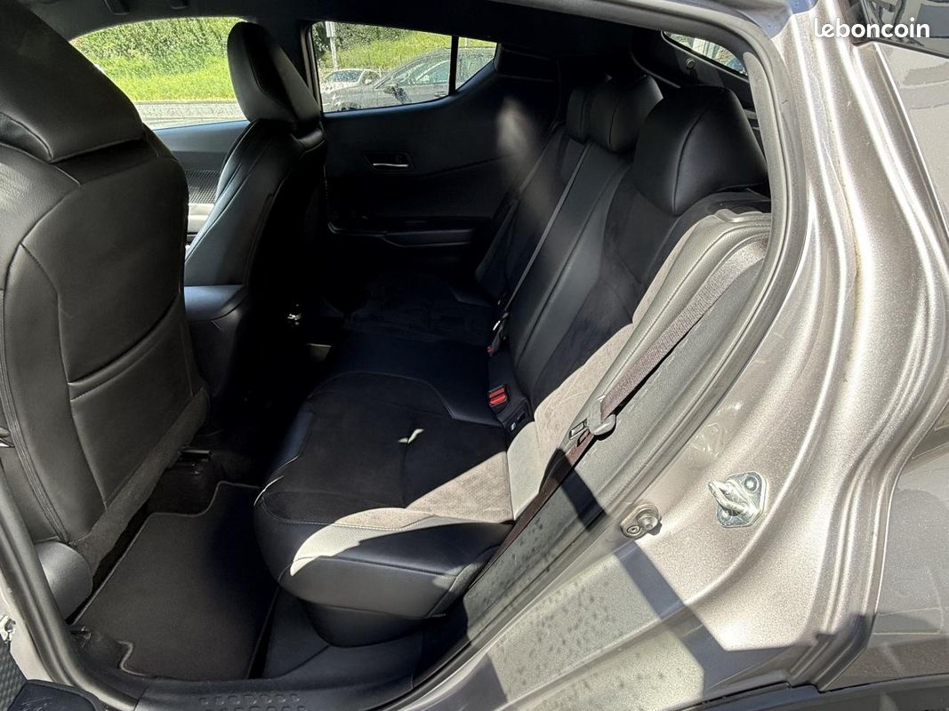 TOYOTA C-HR 2.0 Hybrid - BV e-CVT Collection GPS + CAMERA AR + CLIM (image 11)
