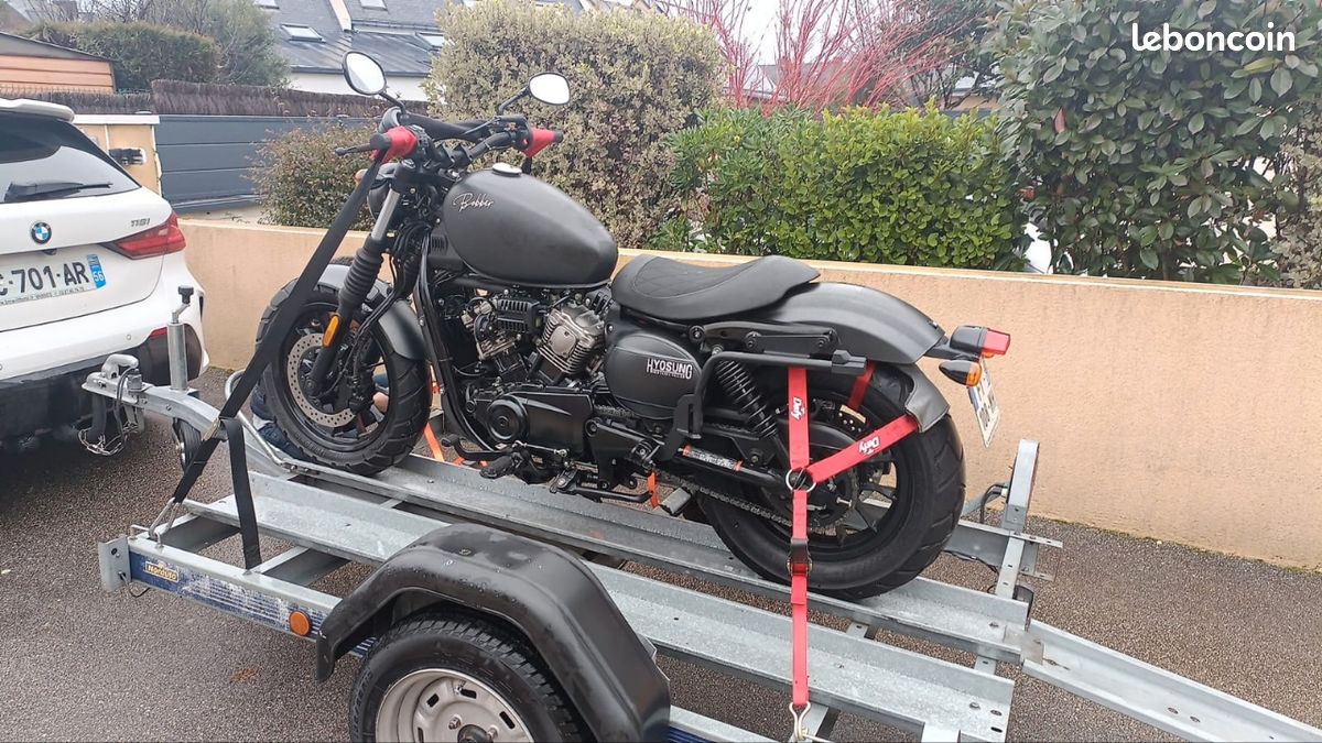 Remorque moto avec accessoires (image 3)