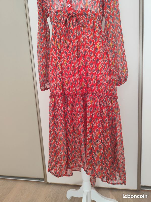 Robe mi-longue Morgan taille 38 rouge motif floral printemps été