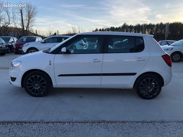 Skoda FABIA 1.2 STYLE 5 PORTES (image 2)
