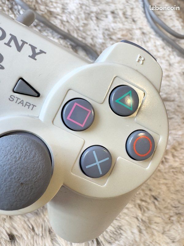 Console Sony PlayStation 1 SCPH-7502 PAL Avec Manette Sans Fil Et Jeu