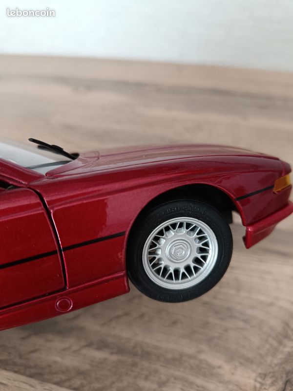 Miniatura Bmw Coupe 850i V12 1:18 Maisto Bordô