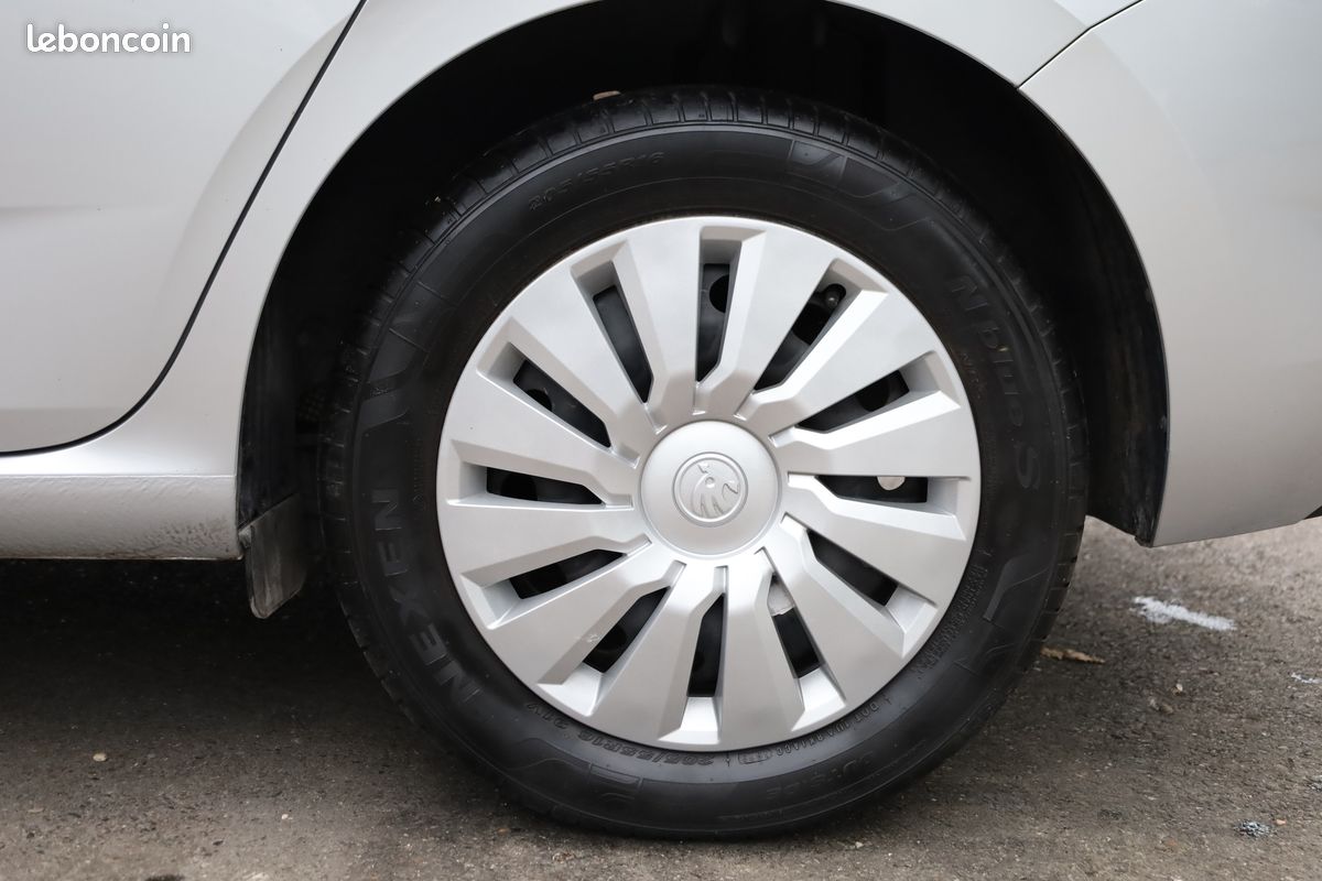 Skoda Scala 1.0 TSI 95 Active BVM6 +Faible kilométrage (image 5)