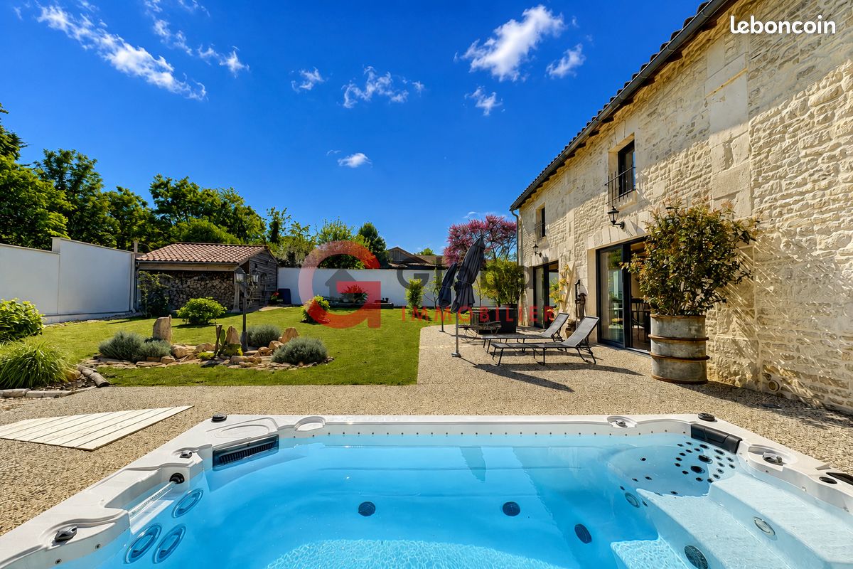 Maison 8 pièces 291 m² · à Benet · 291 m² · 450 000 €