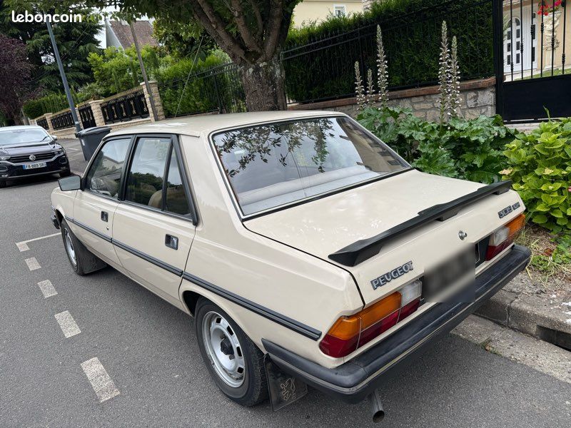 Peugeot 305 (image 2)