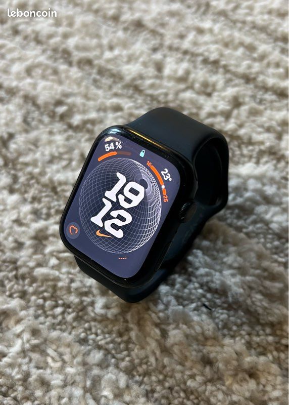 Apple Watch Series 8 + 3 bracelets (image 1)