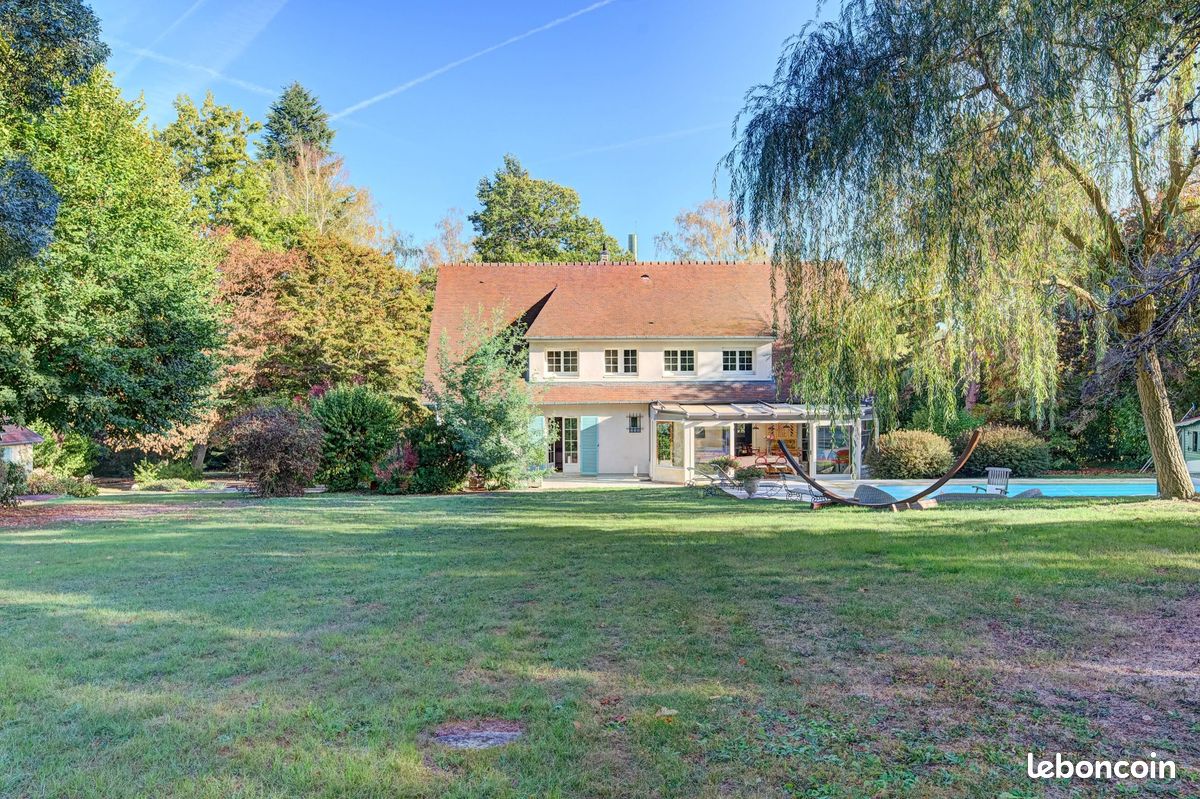 Maison 9 pièces 191 m² · à Jouars-Pontchartrain · 191 m² · 1 090 000 €