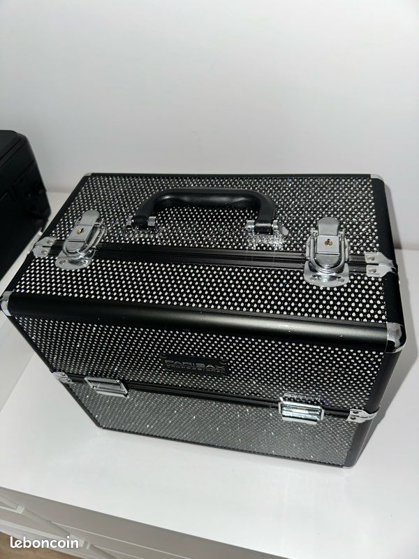 Malette maquillage PARISAX neuve argentée strass et noir (image 2)