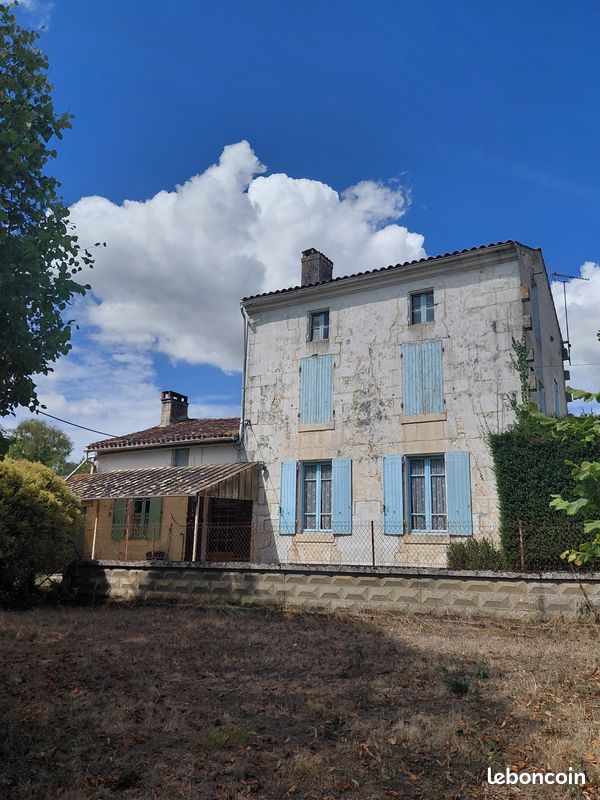 Maison 5 pièces 140 m² · à Saint-Savinien · 140 m² · 105 000 €