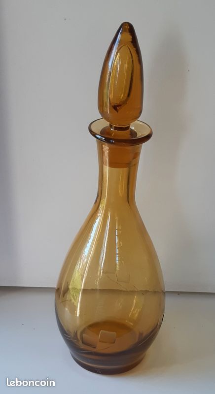 Carafe vintage en verre ambré (image 1)