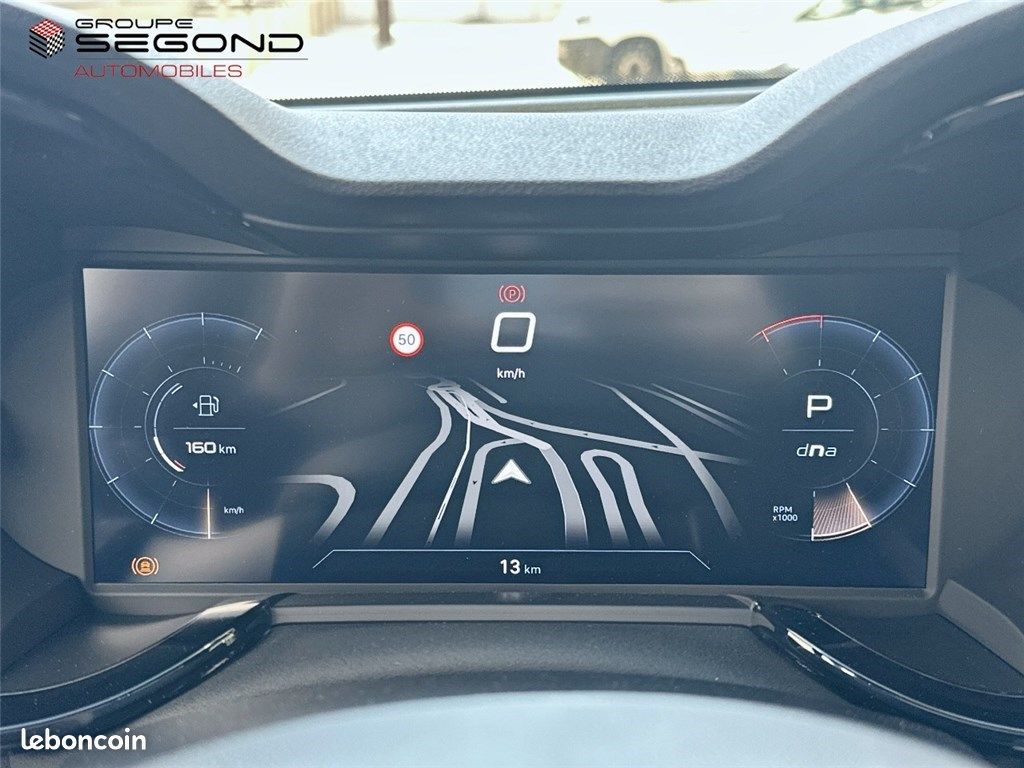 Alfa Romeo Junior 1.2 IBRIDA 145 CH EDCT6 Q4 Premium (image 18)